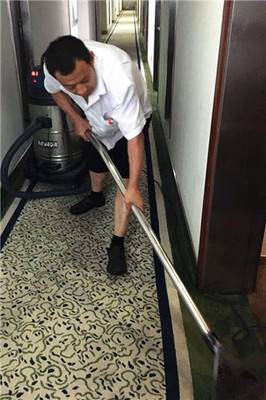 風(fēng)雨兼程 中國人民大學(xué)后勤集團(tuán)為師生撐起堅實“保護(hù)傘”